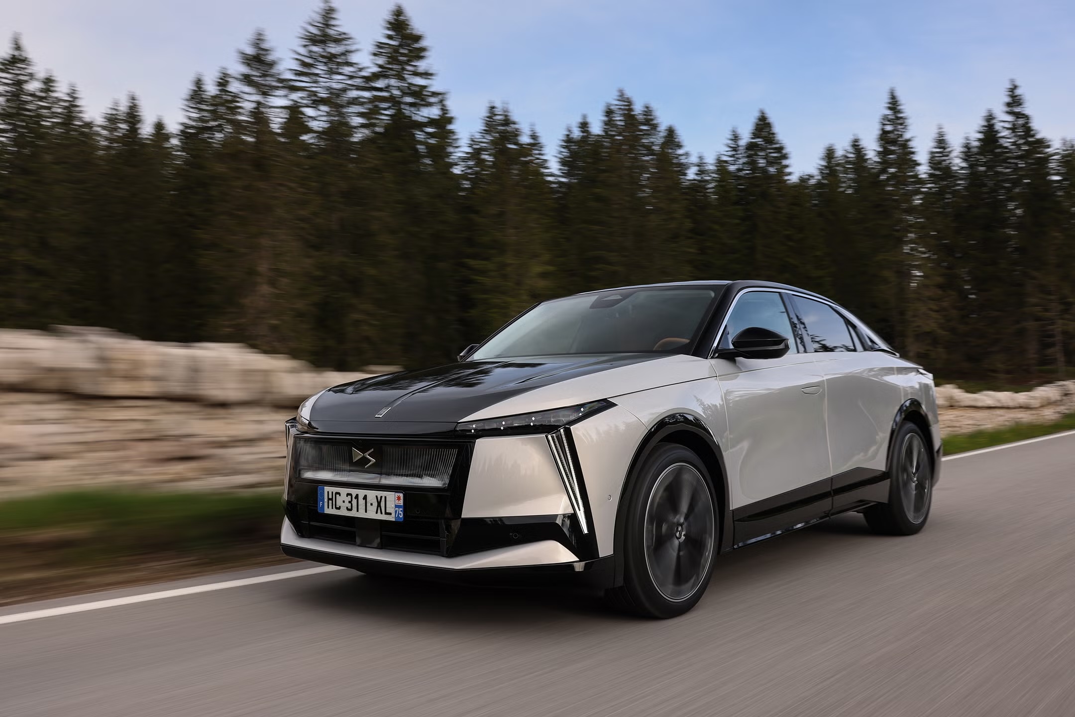 DS N°8 electric SUV