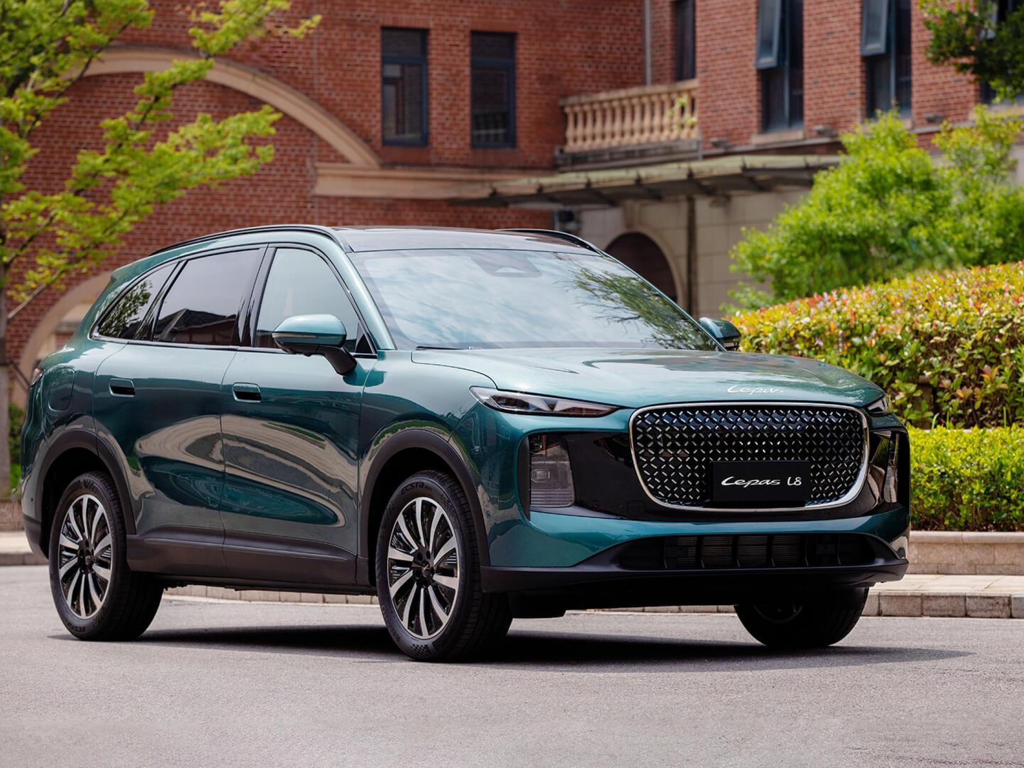 LEPAS L8 Arrives in the UK: A New Plug-In Hybrid SUV to Watch